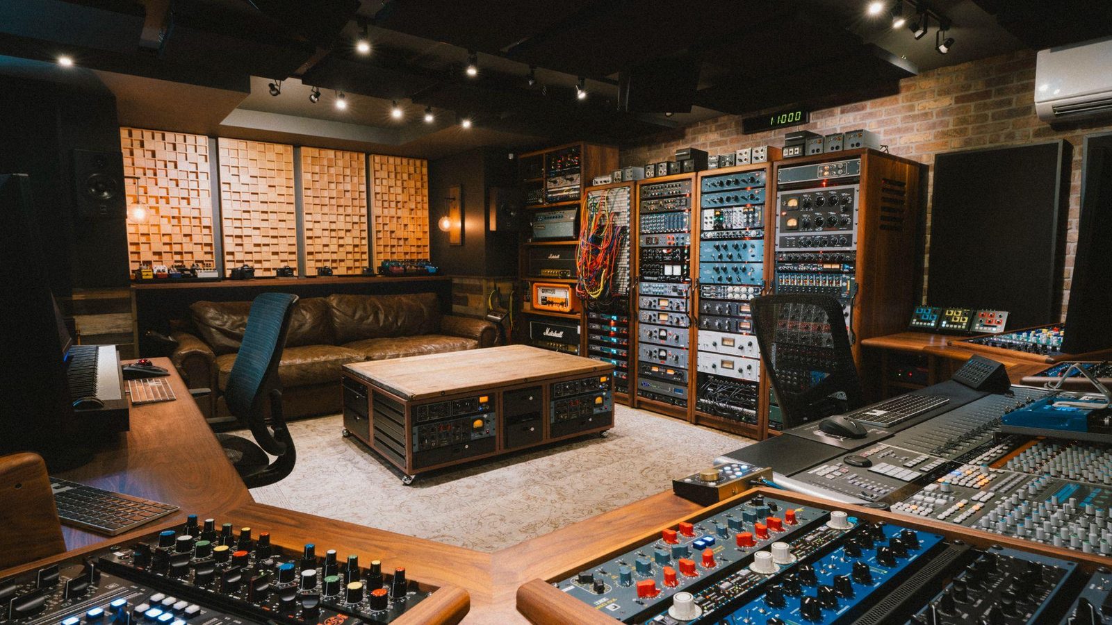 9 POINT STUDIOS studio photo