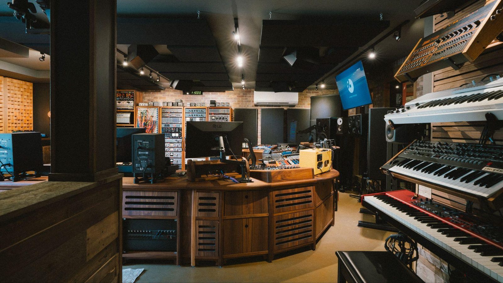 9 POINT STUDIOS studio photo