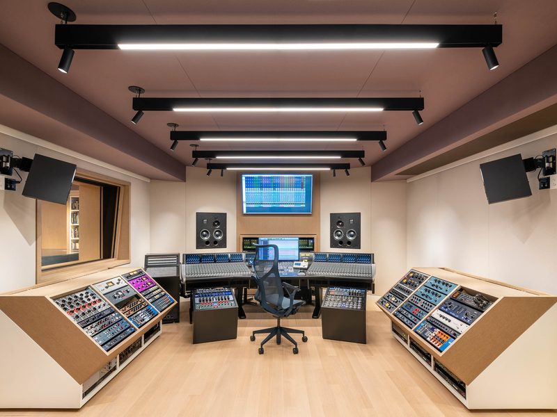 Control room with a large-format console, main monitors and outboard sidecars