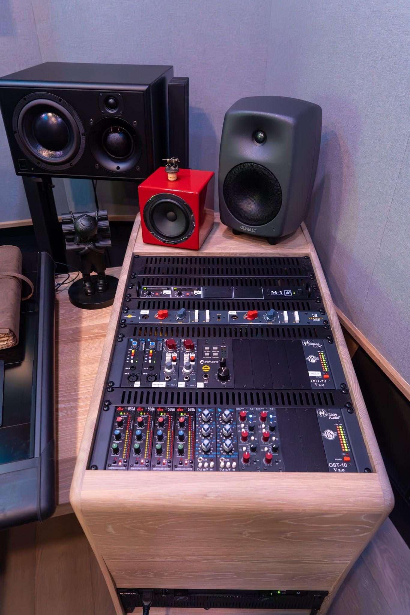 SCOOPFLOW studio photo