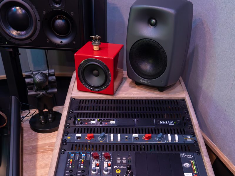 Sidecar rack of 500-series modules with nearfield monitors above